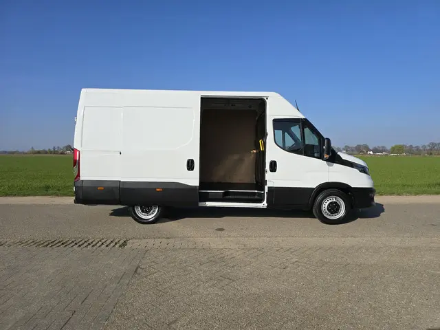 Iveco Daily 35S14V 2.3 352L H2 2022 Diesel 10