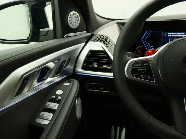 BMW XM 50e 2025 Hybride Benzine 18