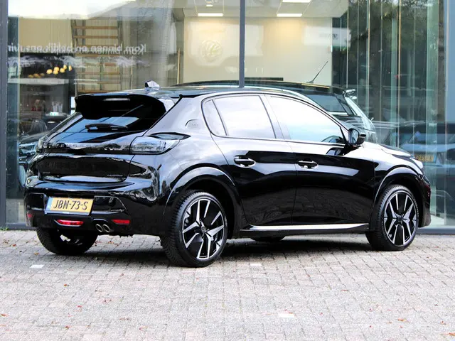 Peugeot 208 Hybrid 136 e-DCS6 GT 2024 Hybride Benzine 6