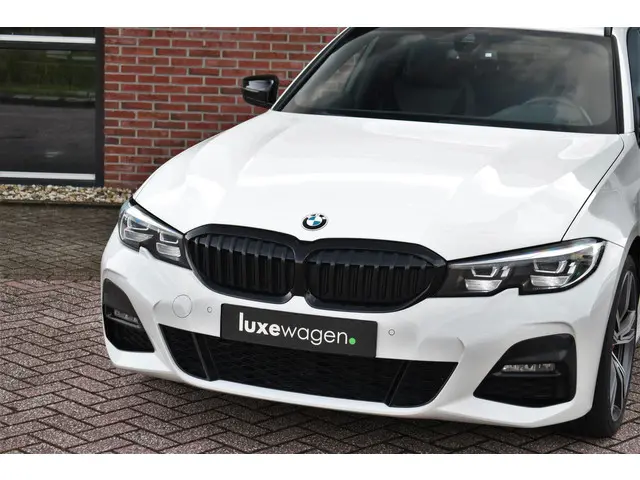 BMW 3 Serie Touring 330e M-Sport 2020 Hybride Benzine 55