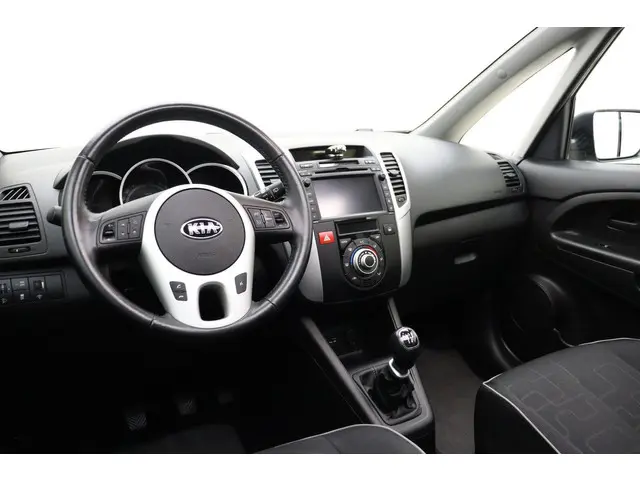 Kia Venga 1.4 CVVT 90pk Vibe 2015 Benzine 17