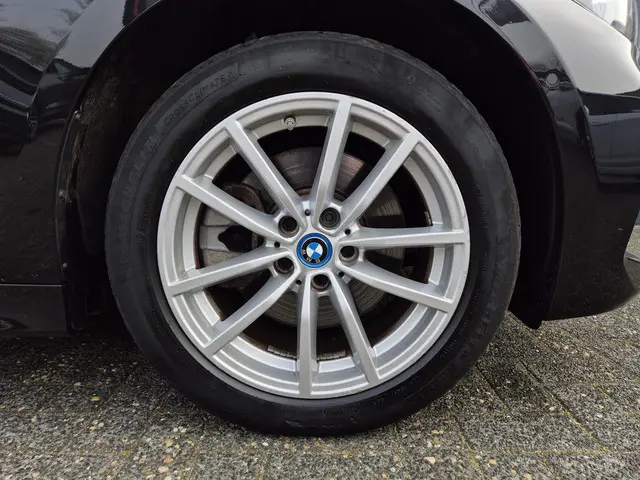 BMW 3 Serie 320e 2023 Hybride Benzine 27