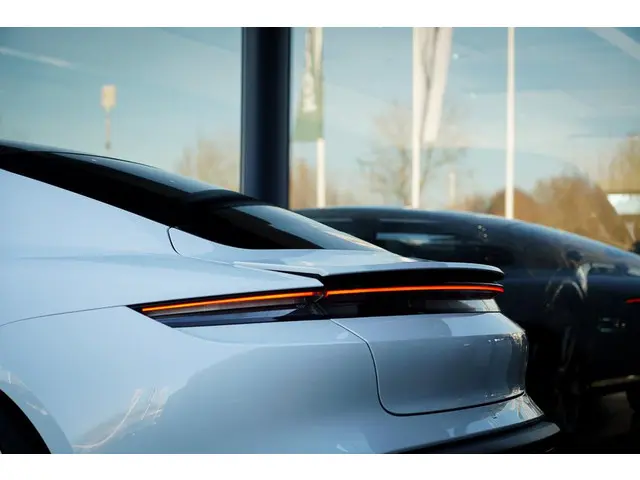 Porsche Taycan Performance 84 kWh 2021 Elektrisch 61