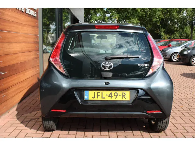 Toyota Aygo 1.0 VVT-i x 2017 Benzine 10