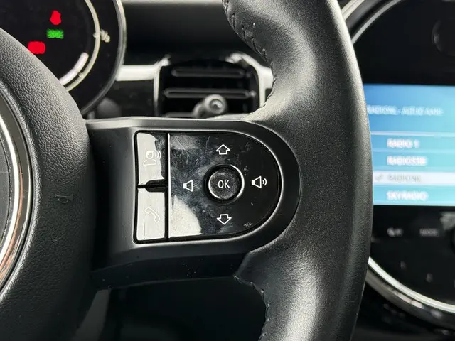 MINI Cooper One 1.5 Business Edition 2021 Benzine 18