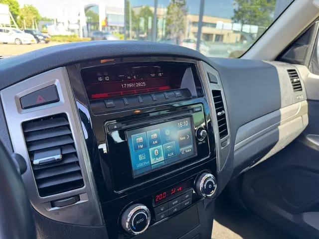 Mitsubishi Pajero 3.5 DI- Instyle 2016 Benzine 23