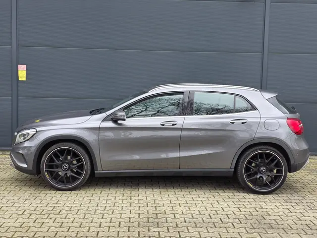 Mercedes-Benz GLA 180 Prestige 2015 Benzine 10