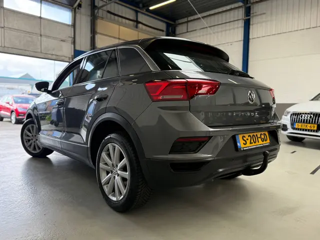 Volkswagen T-Roc 3