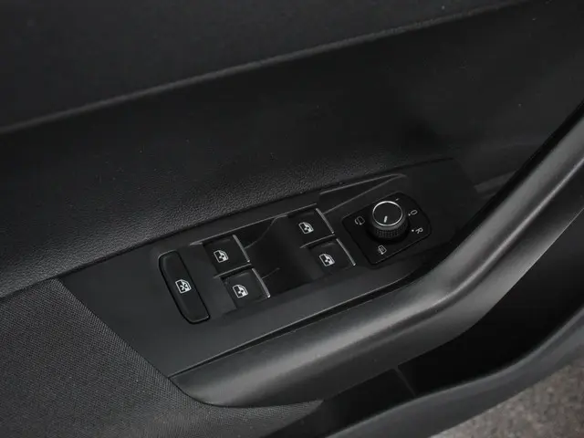 Volkswagen Polo 1.0 TSI R-Line DSG 2023 Benzine 33