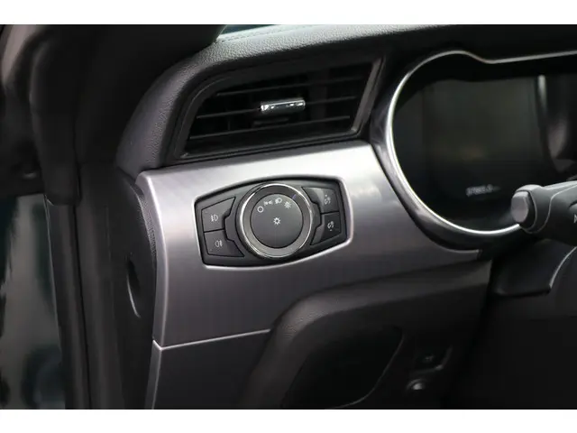 Ford Mustang Fastback Bullitt 2019 Benzine 29