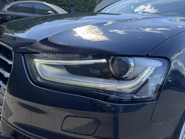Audi A4 Limousine 1.8 TFSI S Edition 2015 Benzine 8