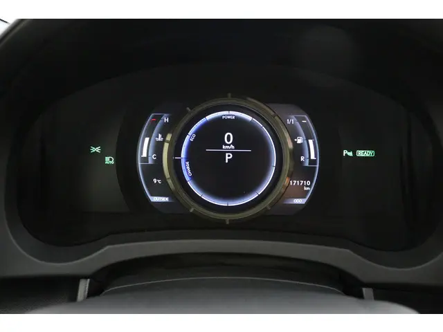 Lexus RC 300h F Sport Line 2016 Hybride Benzine 6