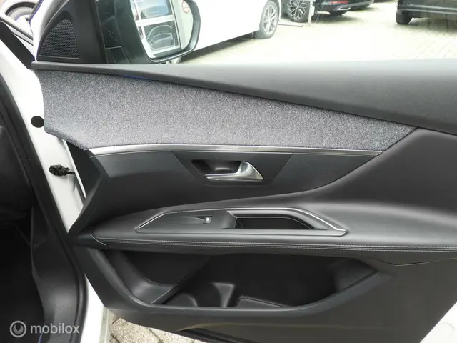 Peugeot 3008 1.2 PureTech Allure 2018 Benzine 24