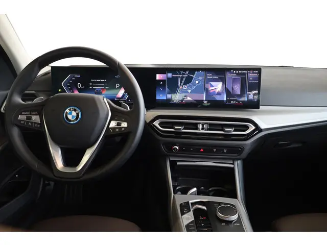 BMW 3 Serie Sedan 320e 2023 Hybride Benzine 10