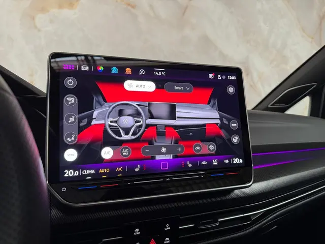 Volkswagen Golf 1.5 eTSI R line 2024 Benzine 22