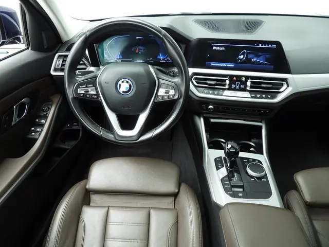 BMW 3 Serie Touring 330e 2022 Hybride Benzine 10