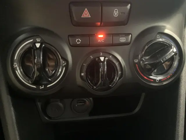 Peugeot 208 1.2 PureTech Signature 2018 Benzine 11