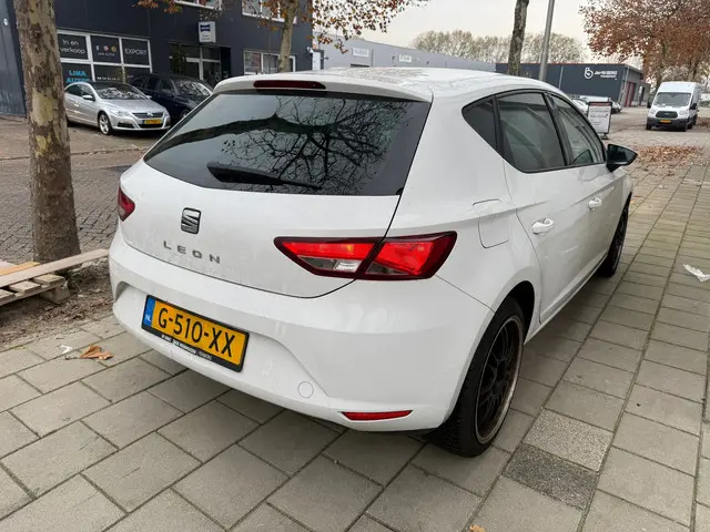 SEAT Leon 1.2 TSI Style FR | lichte schade 2013 Benzine 4