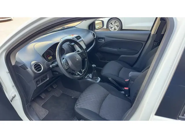 Mitsubishi Space Star 1.2 Intense 2021 Benzine 7