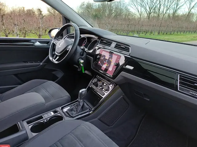 Volkswagen Touran 1.4 TSI Highline 2017 Benzine 43