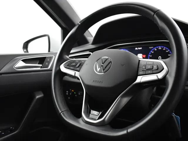 Volkswagen Polo 1.0 Tsi 95pk R-Line 2024 Benzine 23