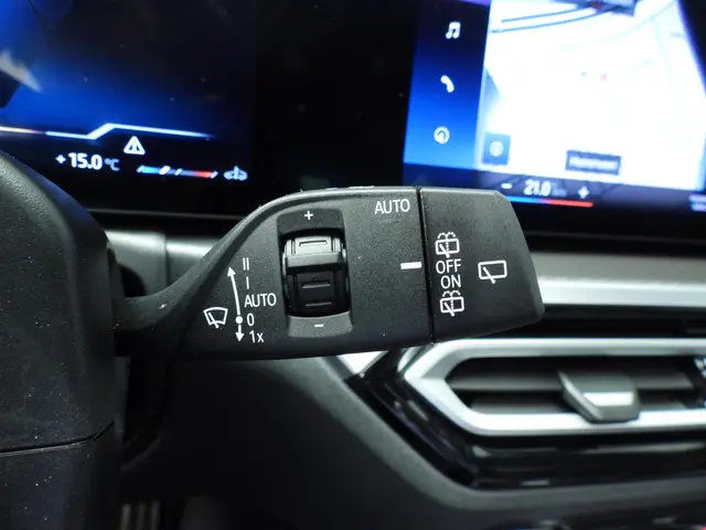 BMW 3 Serie Touring 320i 2024 Benzine 18