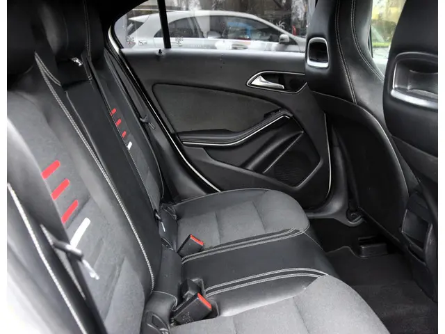 Mercedes-Benz A-Klasse 160 2016 Benzine 16