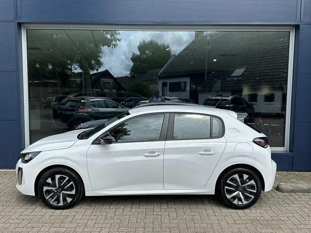 Peugeot 208 1.2 Hybrid 110 e-DCS6 Style 2025 Benzine 2