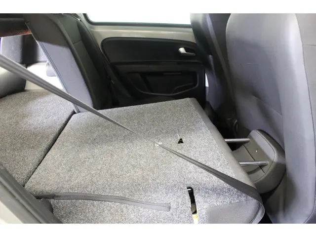 Volkswagen up! 1.0 BMT move up! 2019 Benzine 24
