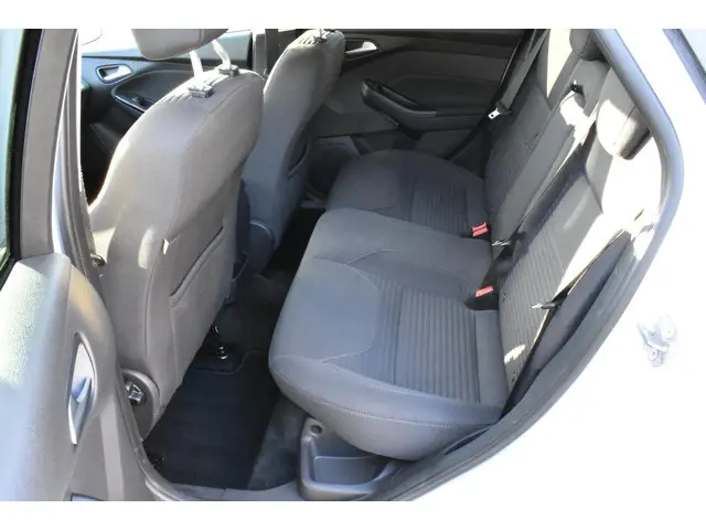 Ford Focus 1.5 Titanium Edition 2015 Benzine 13