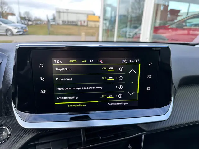 Peugeot 2008 1.2 PureTech Allure Pack 2021 Benzine 30