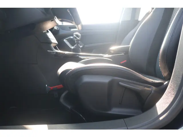 Peugeot 308 SW 1.2 PureTech Tech Edition 2019 Benzine 19