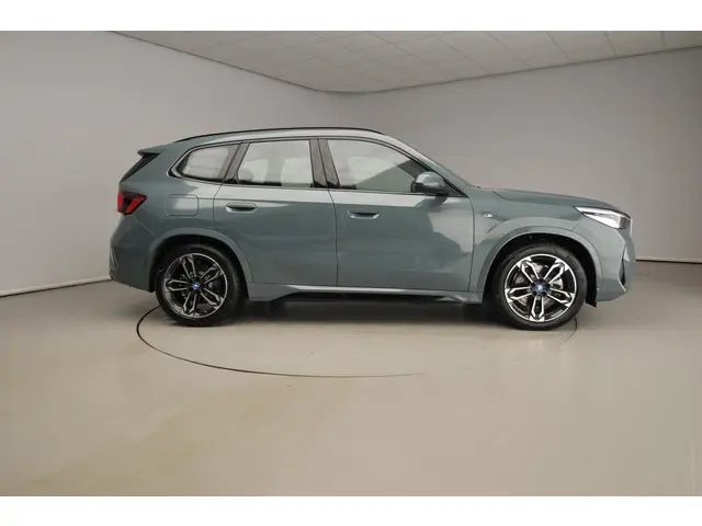 BMW iX1 xDrive30 2025 Elektrisch 4