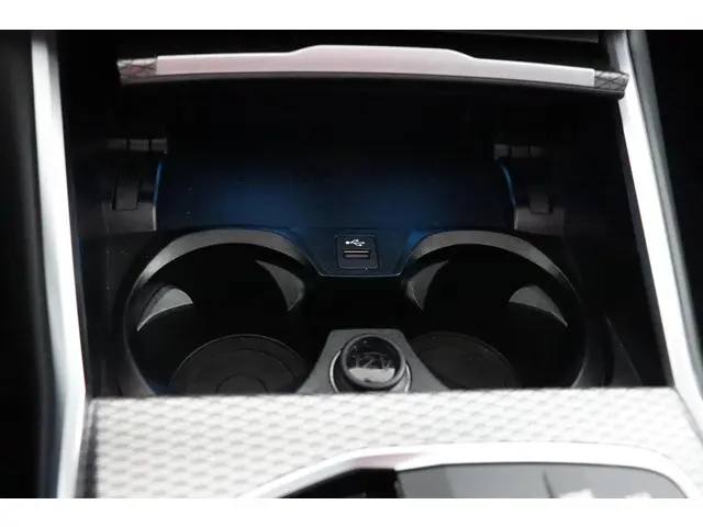 BMW 3 Serie 320e 2024 Hybride Benzine 67