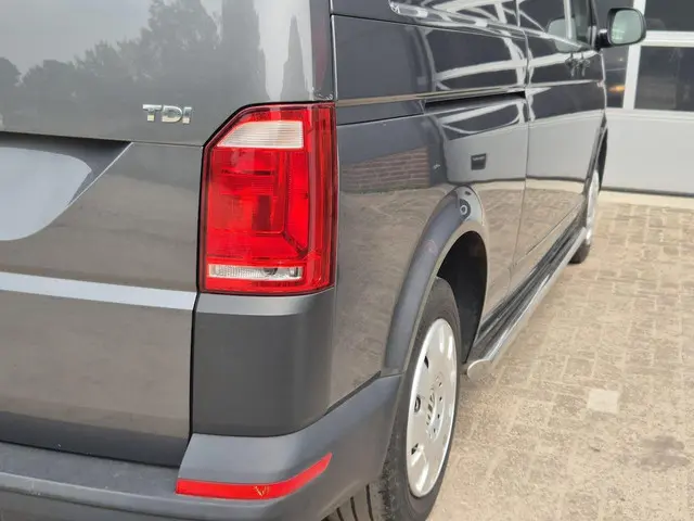 Volkswagen Transporter 2.0 TDI L2H1 2017 Diesel 22