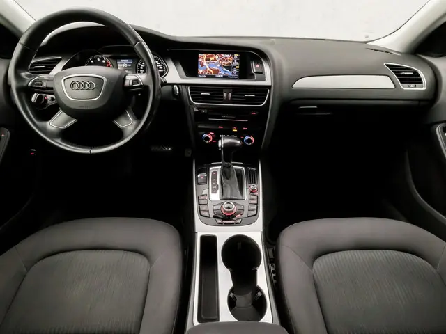 Audi A4 Limousine 1.8 TFSI Pro Line 2013 Benzine 6