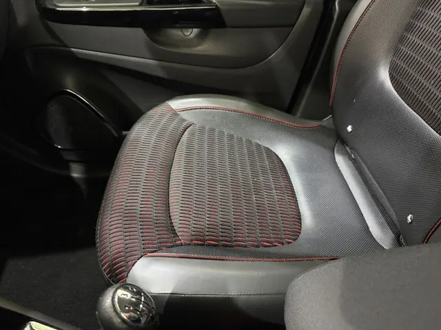 Renault Captur 0.9 TCe Helly Hansen NAP 2015 Benzine 36