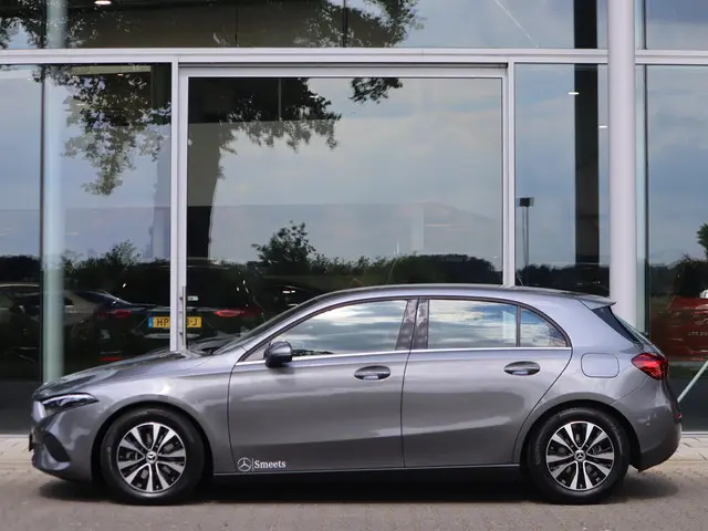 Mercedes-Benz A-Klasse 180 Star Edition 2025 Benzine 4