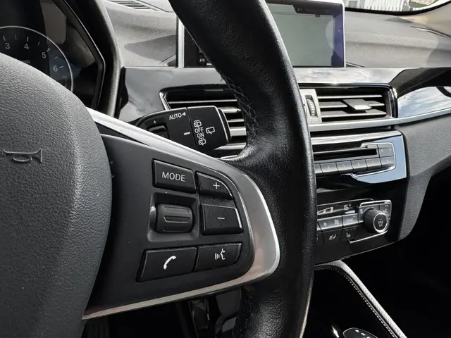 BMW X1 xDrive20i High Executive 2018 Benzine 16