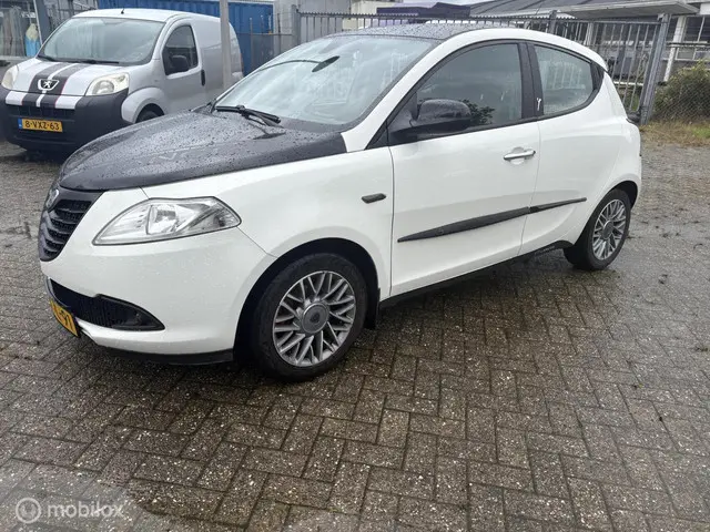 Lancia Ypsilon 0.9 TwinAir Silver 2013 Benzine 8