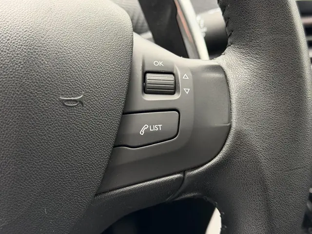 Peugeot 2008 1.2 PureTech Active 2015 Benzine 32