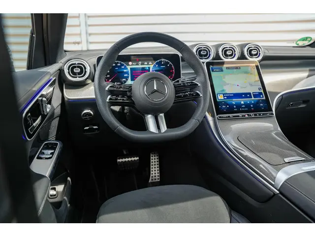 Mercedes-Benz GLC 220d 4MATIC AMG Line 2024 Diesel 4