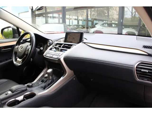 Lexus NX 300h AWD 25th Edition 2015 Hybride Benzine 10