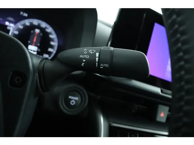 Toyota C-HR 1.8 Hybrid 140 Dynamic 2025 Hybride Benzine 30