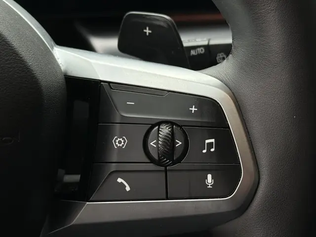 BMW X1 sDrive18i M SPORT 2025 Benzine 25