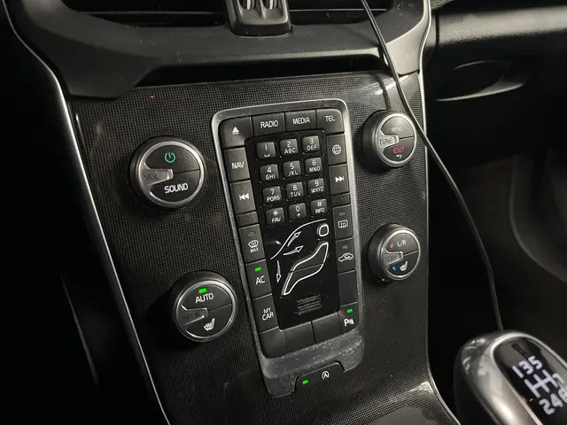 Volvo V40 2.0 T3 150pk Nordic+ 2017 Benzine 7