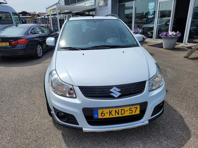 Suzuki SX4 1.6 Executive 2013 Benzine 2