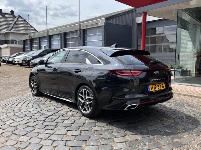 Kia ProCeed 3