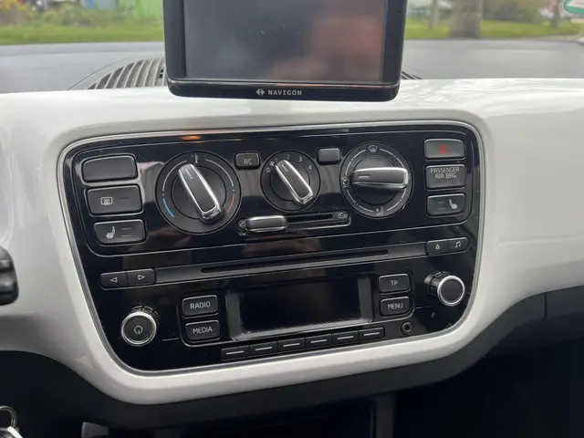 Volkswagen up! 1.0 high up! BlueMotion 2012 Benzine 13