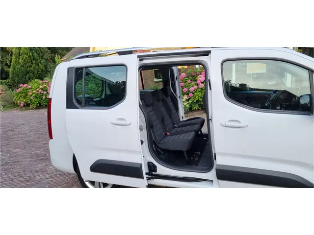 Opel Combo Tour 1.2 Turbo L2H1 Edition 7p. 2020 Benzine 26
